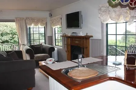 Private Seaside Couples Hideaway Villa Kaka Point Exterior photo